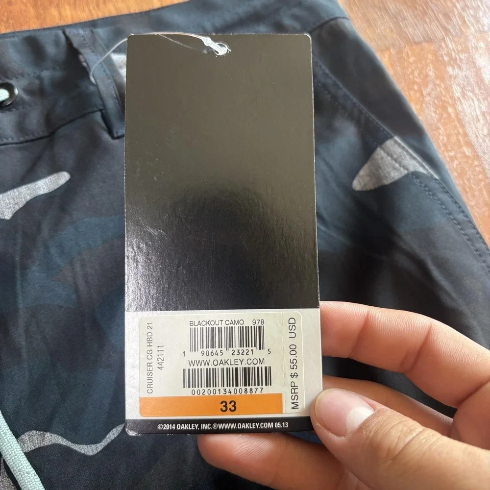 NWT Oakley Shorts Mens Medium Black Camo Cruiser QG HBD 21 Boardshorts Swim